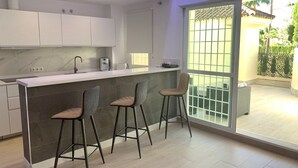 Coffee/tea maker, fridge, microwave, oven