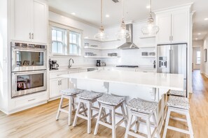 Fridge, microwave, oven, stovetop - Elegant beachfront home w/ private plunge pool - steps from the sand (Orange Beach)