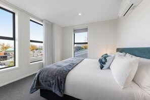 Cribs/infant beds - Hidden Lake Hotel & Apartments (Cambridge)