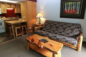 Condo, 1 King Bed, Kitchen | Living room