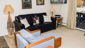 Living room - Fawn Valley Inn: 229 (Estes Park)