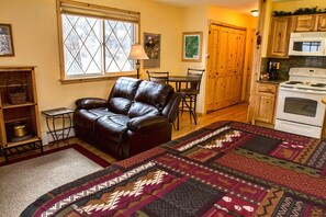 公寓客房, 1 張特大雙人床, 廚房 | 私人廚房 | 電冰箱、微波爐、爐台、洗碗機