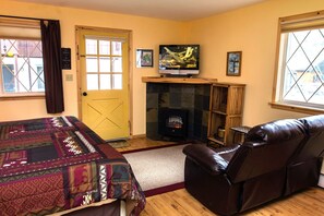 Condo, 1 King Bed, Kitchen