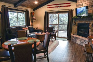 Living room - Fawn Valley Inn: 269 (Estes Park)