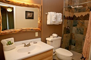 Condo, Multiple Beds, Hot Tub, River View | Bathroom