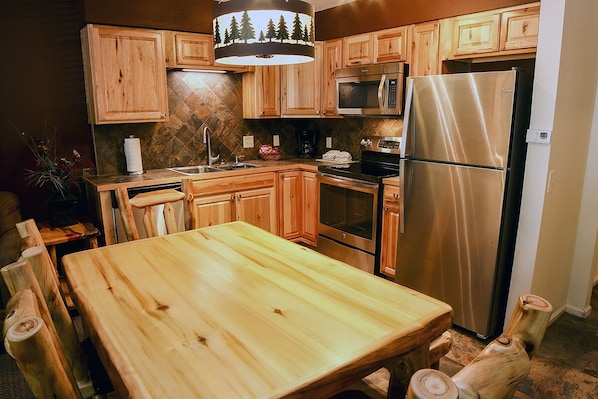 Condo, 2 Queen Beds, Balcony, River View | Private kitchen