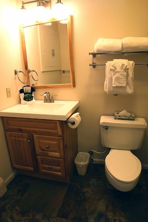 Condo, 2 Queen Beds, Balcony, River View | Bathroom