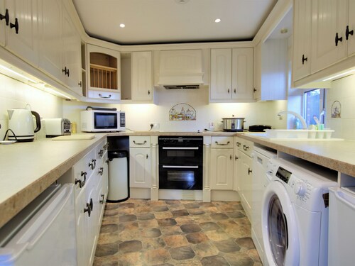 A family friendly or couples base to explore the local sights and attractions.