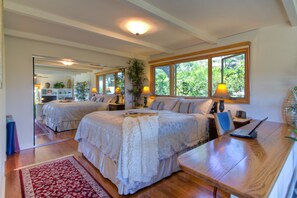 1 camera, una cassaforte in camera, una scrivania, ferro/asse da stiro