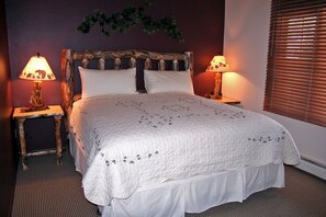 Condo, 1 King Bed, Fireplace, Mountain View | Free WiFi - Fawn Valley Inn: 280 (Estes Park)