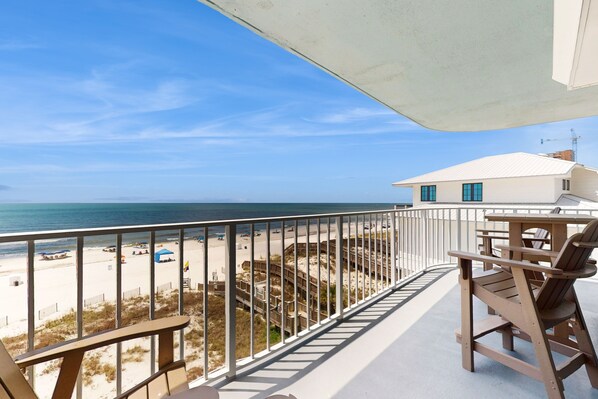 Property grounds - Beachfront condo w/ private, corner balcony, community pools, & a grilling area (Orange Beach)