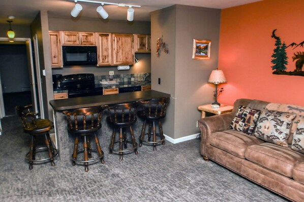 Condo, 1 King Bed, Balcony, River View