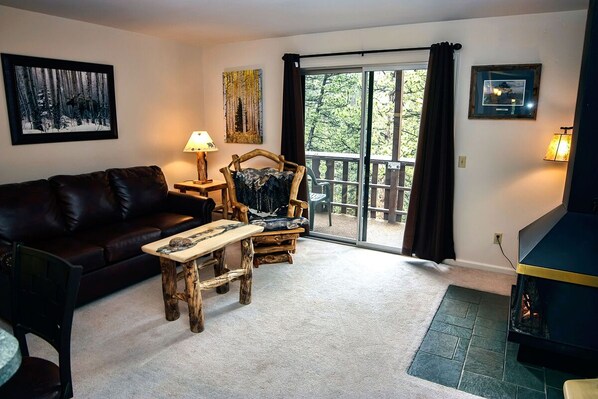 Condo, 1 King Bed, Fireplace, Mountain View | Living room | 42-inch TV with cable channels, fireplace