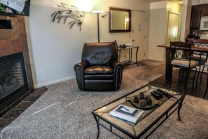 Apartment, 1 Queen Bed, Fireplace, River View | Living room