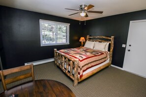 House, 1 Queen Bed - Fawn Valley Inn: 294 (Estes Park)