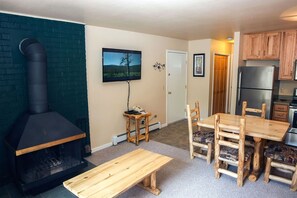 Condo, 1 King Bed, Kitchen, River View | Living room