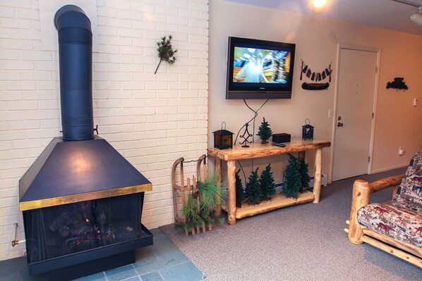 Condo, Multiple Beds, Balcony, River View | Living room