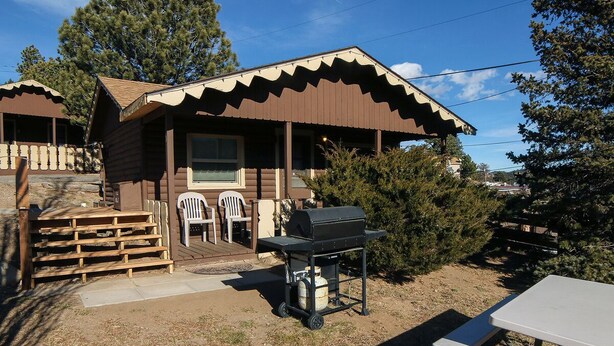Front of property - Lazy R Cottages: 1 (Estes Park)