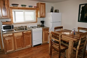 Cabin, 1 Queen Bed, Hot Tub, Mountain View | Private kitchen