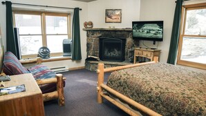 Apartment, 1 Queen Bed with Sofa bed, Fireplace | WiFi (free), bed sheets - Lazy R Cottages: 7B (Estes Park)