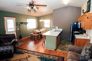 Cabin, Multiple Beds, Hot Tub, Mountain View | Living room | 42-inch TV with cable channels, fireplace