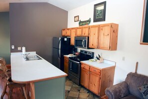 Cabin, Multiple Beds, Hot Tub, Mountain View | Private kitchen | Fridge, microwave, oven, stovetop