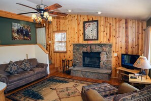 Cabin, Multiple Beds, Hot Tub, Mountain View | Living room | 42-inch TV with cable channels, fireplace