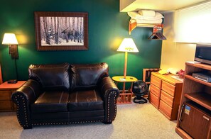 Apartment, 1 King Bed with Sofa bed, Jetted Tub | Living room