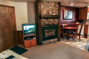 Apartment, 1 King Bed with Sofa bed, Jetted Tub