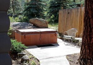 Apartment, Multiple Beds, Hot Tub | Balcony