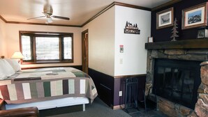 Appartement, 1 très grand lit et 1 canapé-lit, bain à remous