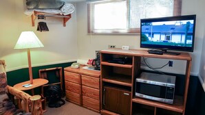 Apartment, Multiple Beds, Jetted Tub | Living room - Sunnyside Knoll: 4 (Estes Park)