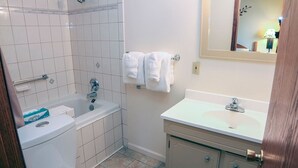 Apartment, Multiple Beds, Jetted Tub | Bathroom - Sunnyside Knoll: 4 (Estes Park)