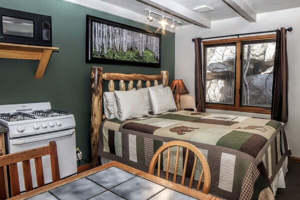 Apartment, 1 Queen Bed, Hot Tub