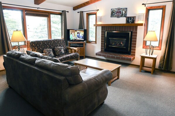 Cabin, Multiple Beds, Hot Tub | Living room | Fireplace - Sunnyside Knoll: 17 (Estes Park)