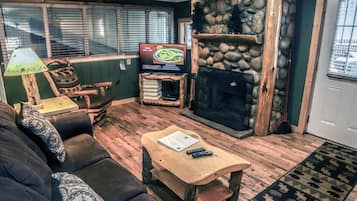 Chalet, Beberapa Tempat Tidur, kolam renang pribadi | Ruang keluarga | Perapian