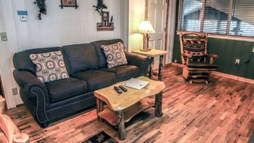 Chalet, Beberapa Tempat Tidur, kolam renang pribadi | Ruang keluarga | Perapian