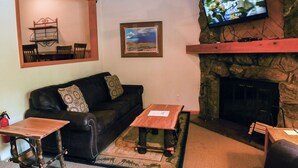 Apartment, 1 King Bed with Sofa bed, Hot Tub | Living room - Sunnyside Knoll: 16 (Estes Park)