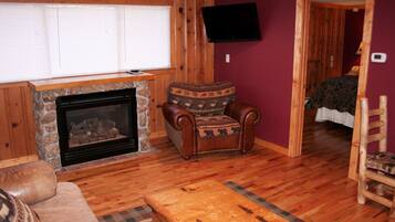 Chalet, 1 Tempat Tidur Queen, dapur, pemandangan gunung | Ruang keluarga