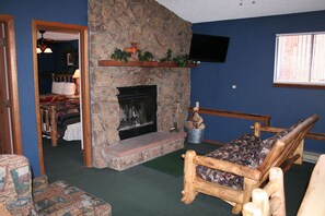 Cabin, Multiple Beds, Fireplace, Mountain View | Living room | Fireplace