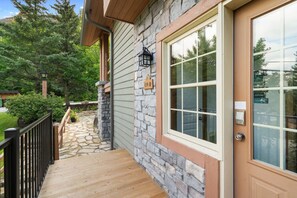 Exterior detail - Les Falaises Tremblant - Ski In/Out Condo w/2bdrs (Mont-Tremblant)