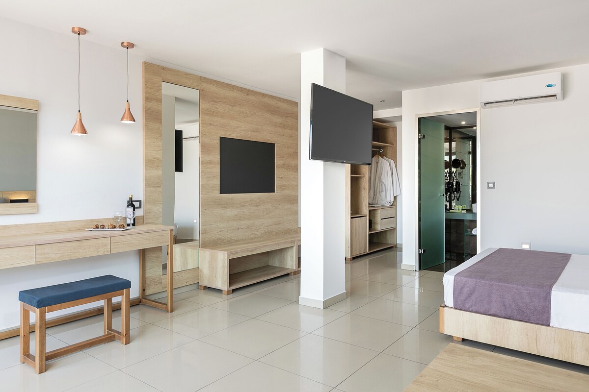 maisonette with side sea view