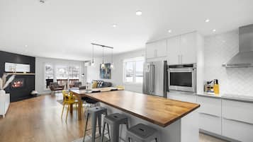 Frigorífic, microones, forn i placa de cuina