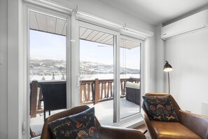 Unclassified image, 3 of 23, button - Amazing Lake/Mountain View 5min to Tremblant(464) (Mont-Tremblant)