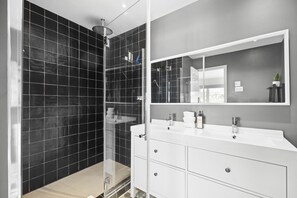 Hair dryer, towels - Amazing Lake/Mountain View 5min to Tremblant(464) (Mont-Tremblant)