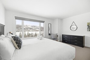 Unclassified image, 4 of 23, button - Amazing Lake/Mountain View 5min to Tremblant(464) (Mont-Tremblant)