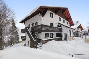 Exterior - Amazing Lake/Mountain View 5min to Tremblant(439) (Mont-Tremblant)