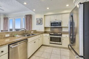 Condo, Multiple Beds, Hot Tub | Private kitchen | Fridge, microwave, dishwasher, coffee/tea maker