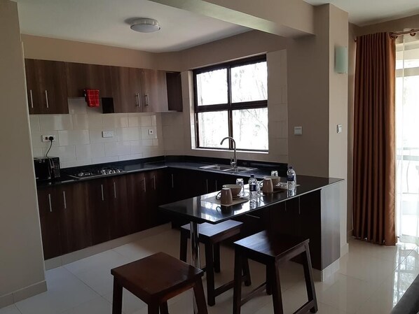 Premium Apartment | Private kitchen | Fridge, microwave, oven, stovetop - Emilia Hotel Apartments (Nairobi)