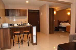 Premium Apartment | Private kitchen | Fridge, microwave, oven, stovetop - Emilia Hotel Apartments (Nairobi)